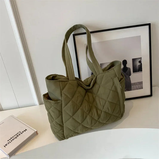 Lightweight Luxury: Diamond Quilted Hobo Handbag for Women on-the-Go"