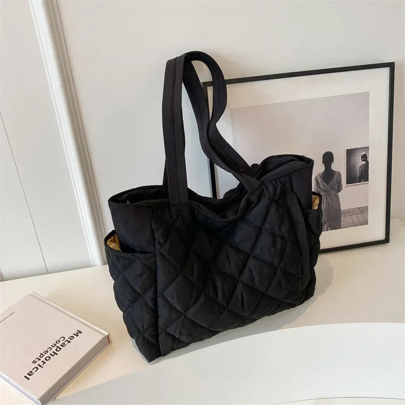 Lightweight Luxury: Diamond Quilted Hobo Handbag for Women on-the-Go"